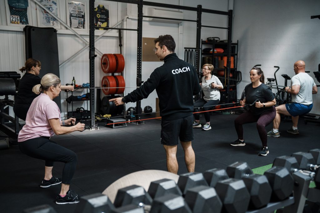 Séance de coaching sportif personnalisé chez Ultimate Physical : un coach accompagne chaque client sur sa propre séance